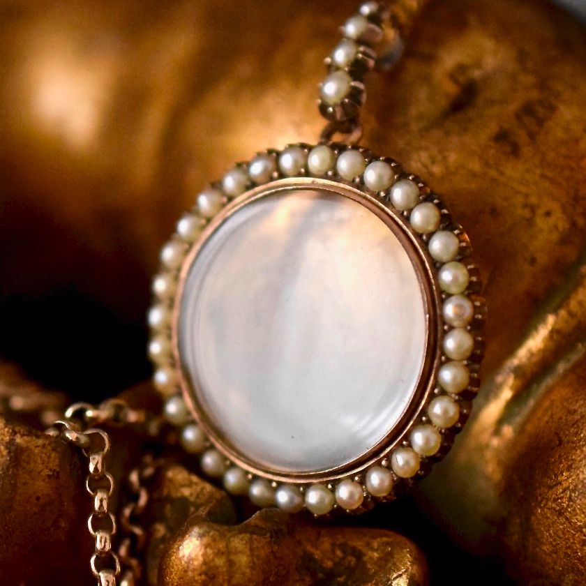 Late Victorian / Early Edwardian Seed Pearl 9ct Photo Locket