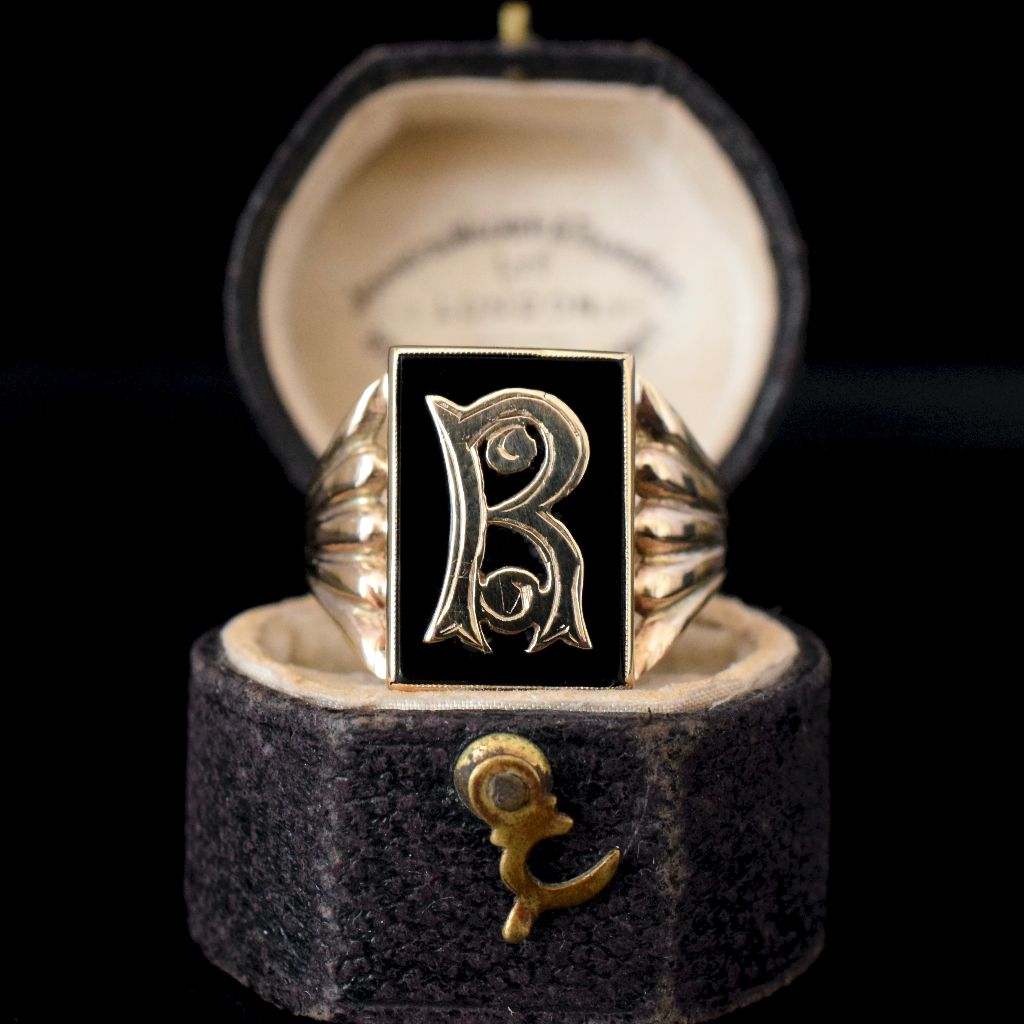 Vintage 9ct Yellow Gold Initial ‘R’ Onyx Monogram Ring Birmingham 1956