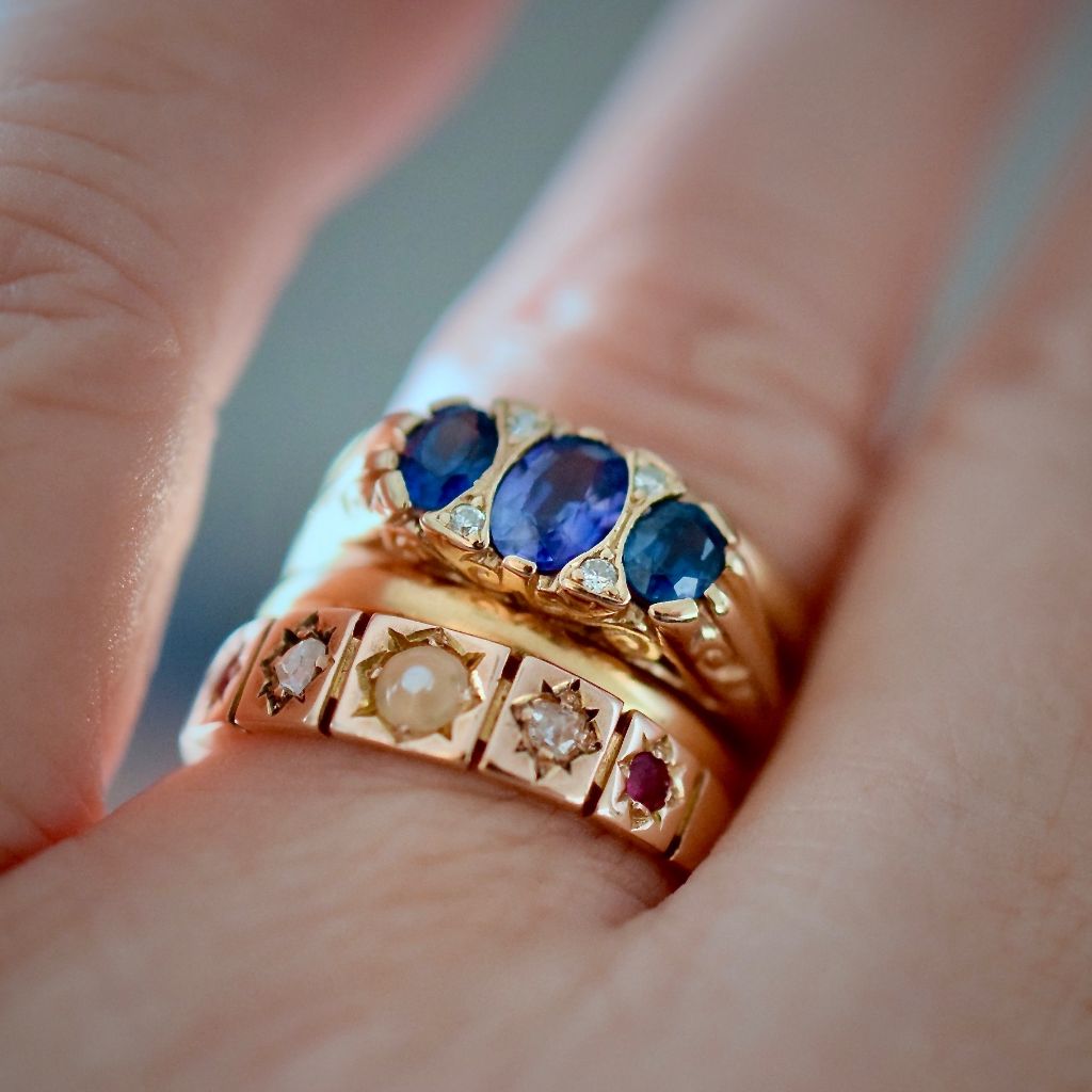 Exquisite Colour Change Natural Ceylon Sapphire Diamond Ring Art Deco or Art Deco Style