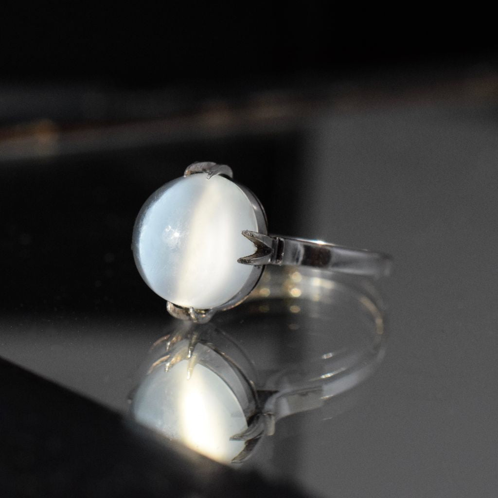 Cat's eye sale moonstone ring