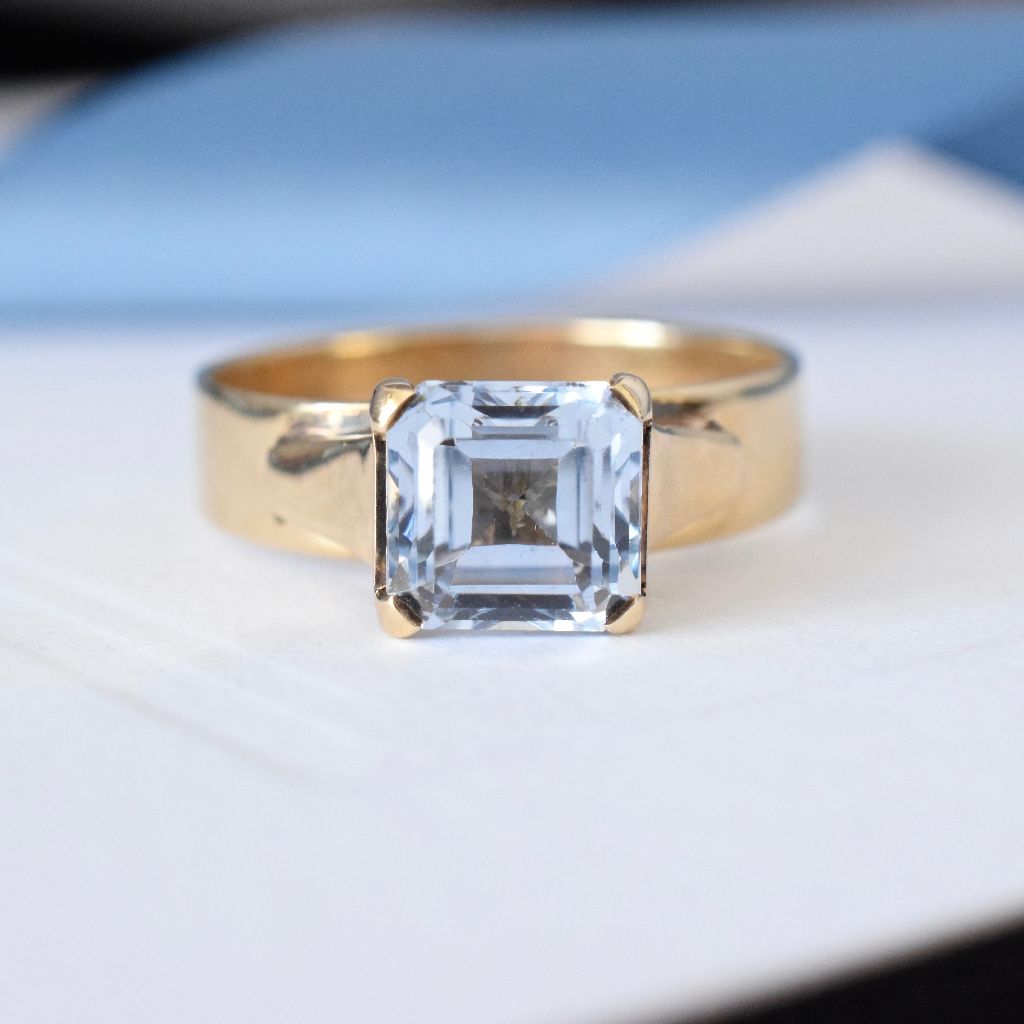 Charming Vintage 9ct Yellow Gold Blue Topaz Ring