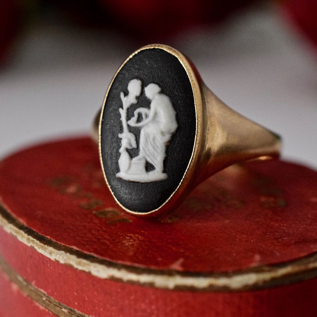 Vintage Wedgwood 9ct Yellow Gold Ring