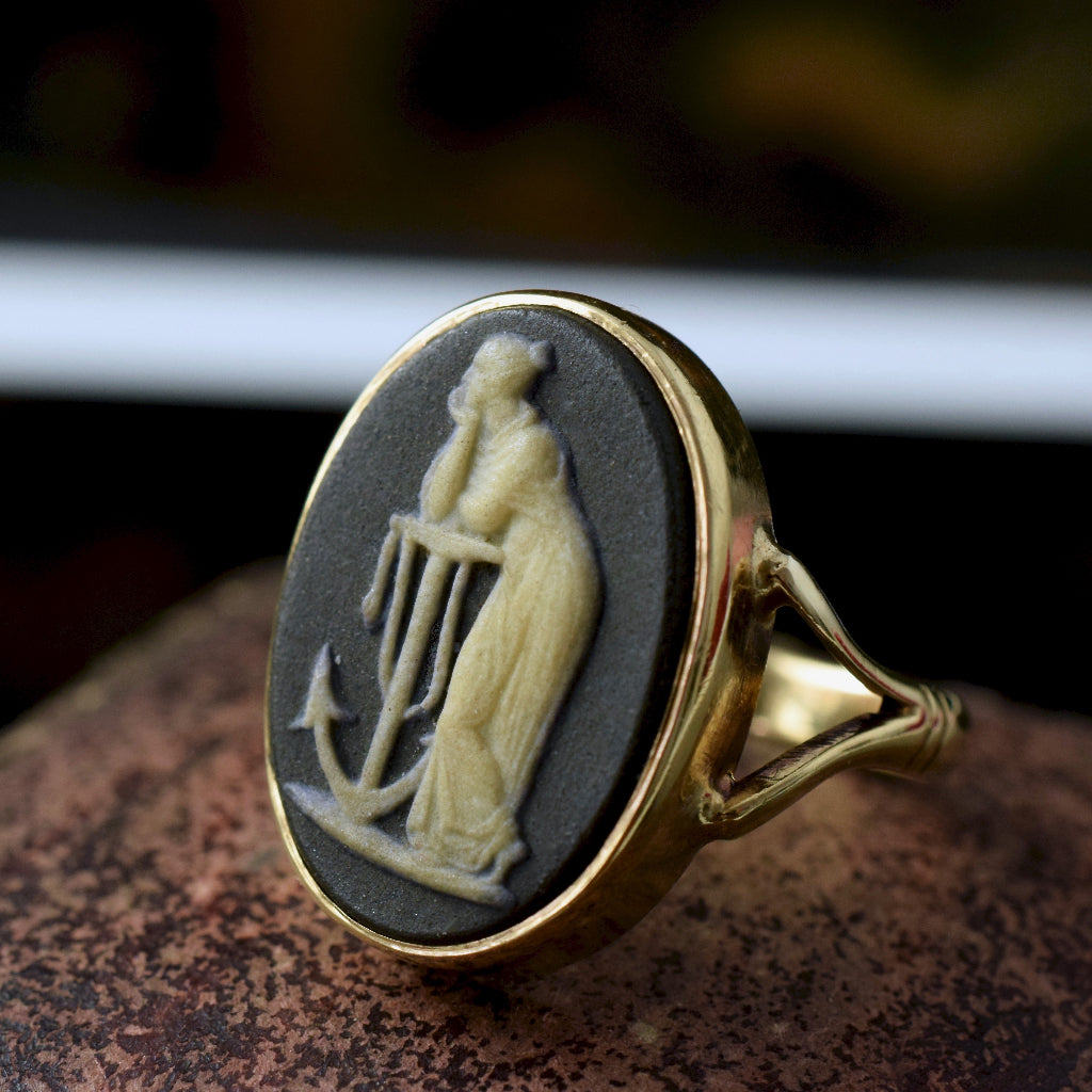 Antique Circa Edwardian Black Wedgwood Jasperware 9ct Yellow Gold Ring