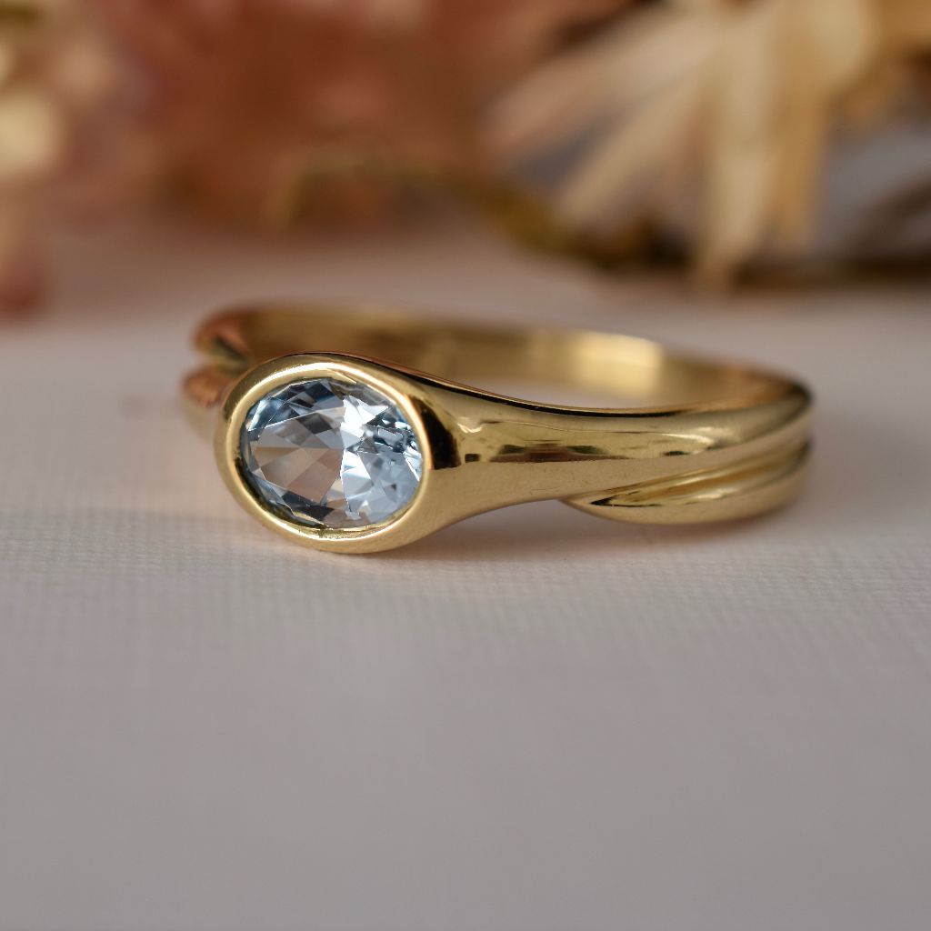 Modern 14ct Yellow Gold Aquamarine Ring